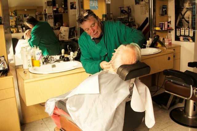 Bari, quando il barbiere veniva chiamato "fasulo": �Prendevamo in giro quelli pi� alla buona�